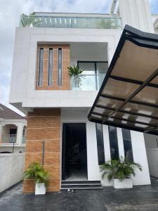 5 bedroom House for sale Jakande Lekki Lagos
