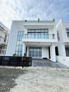 5 bedroom House for sale Chevron Lekki Lagos