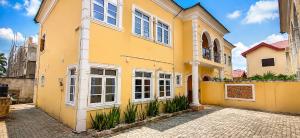 3 bedroom Commercial Property for rent Lekki Phase 1 Lekki Lagos