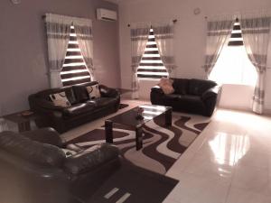 5 bedroom House for rent In A Secured Estate Off Prince Lawal Eletu Road, Osapa London, Lekki Lagos. Osapa london Lekki Lagos