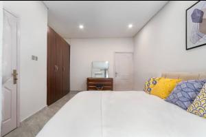 3 bedroom Flat / Apartment for rent Lovely Environment Off Admiralty Way, Lekki 1 Lekki Phase 1 Lekki Lagos