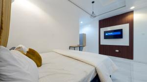 1 bedroom Flat / Apartment for shortlet Adeniran Ogunsanya Surulere Lagos