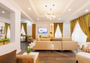 4 bedroom Flat / Apartment for shortlet Ikeja GRA Ikeja Lagos