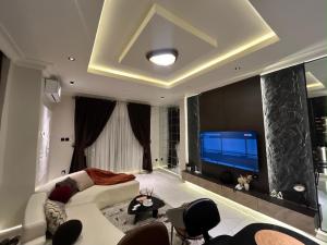 1 bedroom Flat / Apartment for shortlet Admiralty Road Lekki Lagos