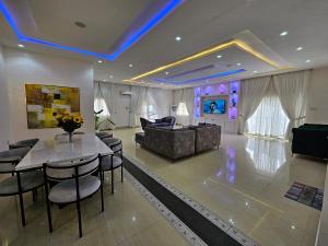 4 bedroom Flat / Apartment for rent ONIRU Victoria Island Lagos