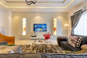 1 bedroom House for shortlet Lekki Phase 1 Lekki Lagos