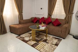 1 bedroom Flat / Apartment for shortlet Tejuosho Yaba Lagos