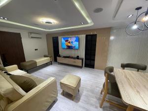 2 bedroom Flat / Apartment for shortlet Wuse 2 Abuja