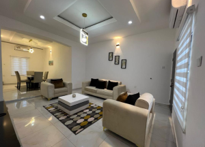 3 bedroom Flat / Apartment for shortlet Gra Benin Central Edo