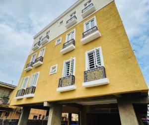 3 bedroom Flat / Apartment for sale Alagomeji Yaba Lagos