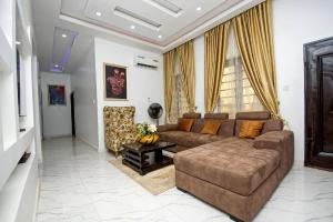 3 bedroom Flat / Apartment for shortlet Ipaja Lagos