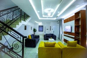 3 bedroom House for shortlet Millenuim/UPS Gbagada Lagos