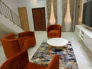 3 bedroom Flat / Apartment for shortlet Alimosho Lagos