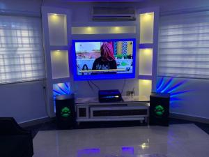 4 bedroom Flat / Apartment for shortlet Omole Phase 2 Ikeja Lagos