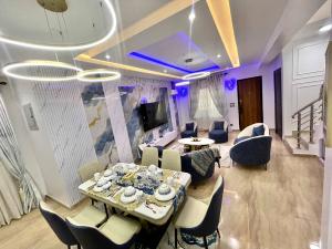 4 bedroom House for shortlet Iponri Surulere Lagos