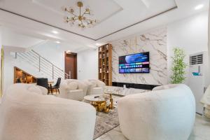 4 bedroom House for shortlet Adeniyi Jones Ikeja Lagos