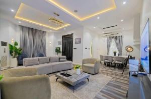 5 bedroom House for shortlet Osapa london Lekki Lagos