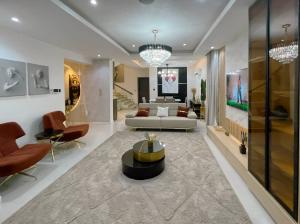 5 bedroom House for shortlet Gilmore Jahi Abuja