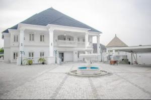 7 bedroom House for sale Lugbe Lugbe Abuja