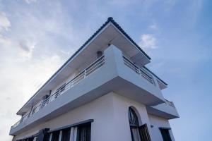 2 bedroom Flat / Apartment for shortlet Off Ajao Street, Ogunlana Surulere Lagos