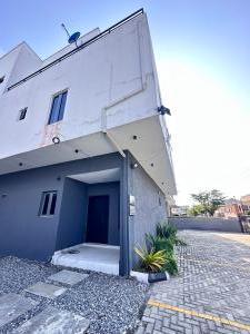 2 bedroom House for sale Orchid Road By Chevron Toll Gate 2nd Toll Gate Lekki Lagos