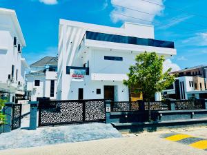 5 bedroom House for sale Victory Park Estate Osapa Lekki Osapa london Lekki Lagos