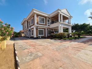 8 bedroom House for sale Amen Estate Eleko Ibeju-Lekki Lagos