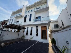 6 bedroom House for rent Chevron Lekki Lagos
