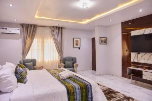 1 bedroom Flat / Apartment for shortlet Adeola Ajayi Crescent Off Oludegun Avenue Off M/mohammed International Airport Road, Mafoluku, lagos Airport Road(Ikeja) Ikeja Lagos