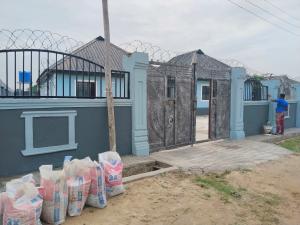2 bedroom Commercial Property for rent Bomode Oku Morekete, Igbogbo Ikorodu Lagos