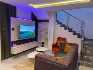4 bedroom House for shortlet Ogudu Gra By Pako, Ogudu Lagos