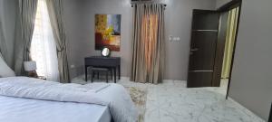 1 bedroom Flat / Apartment for shortlet Off Adelabu Road, Adelabu Surulere Lagos