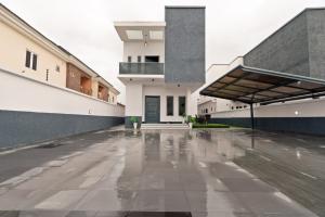 5 bedroom House for shortlet Ikate Lekki Lagos