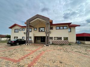 10 bedroom Commercial Property for sale Omolayo/alegongo Estate, Akobo Ibadan Oyo