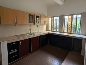 4 bedroom House for rent Bakare Estate Agungi Lekki Lagos