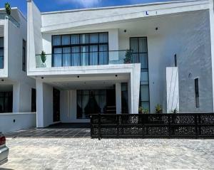 5 bedroom House for sale 2nd Toll Gate Lekki Lagos