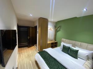 1 bedroom Flat / Apartment for shortlet Onike Yaba Lagos