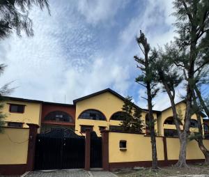 3 bedroom Flat / Apartment for rent Admiralty Road Lekki Lagos