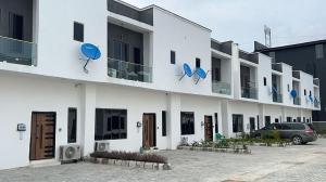 3 bedroom Flat / Apartment for sale Justice Court 2, Behind Globe Motors Ologolo Lekki Lagos