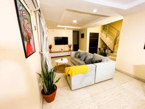 3 bedroom House for shortlet Maryland Ikeja Lagos