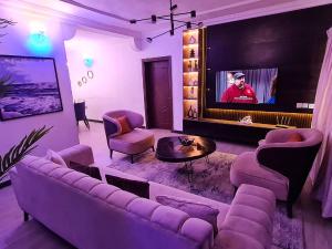 2 bedroom House for shortlet Maryland Ikeja Lagos