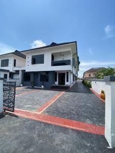 6 bedroom House for sale Royal Garden Ajiwe Ajah Lagos
